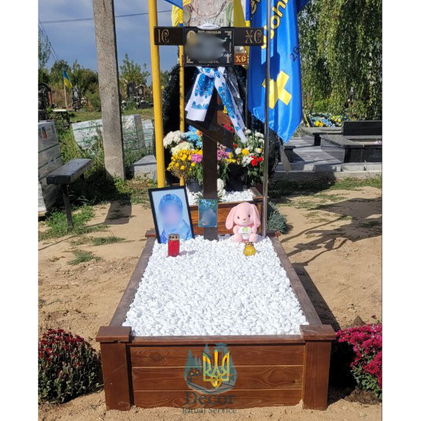 Надгробок дерев&rsquo;яний світлий горіх 180х75х35см 01 фото