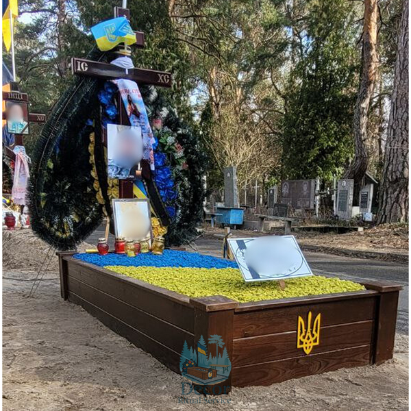 Надгробок дерев&rsquo;яний світлий горіх 180х75х35см 01 фото