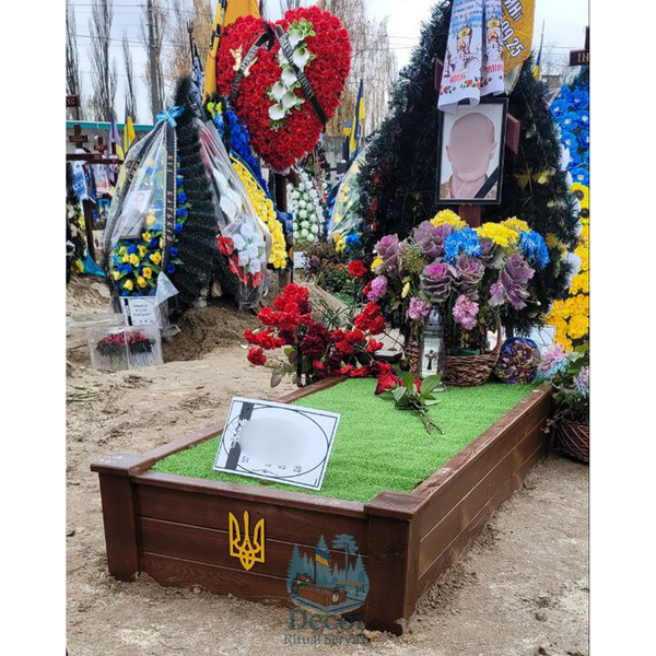 Надгробок дерев&rsquo;яний світлий горіх 180х75х35см 01 фото