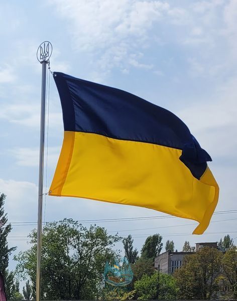 Флагшток із нержавіючої сталі 4 метри, під бетонування.  Розбірний. З системою підіймання прапору.  Прапор України 140*90 см в подарунок! 1012 фото