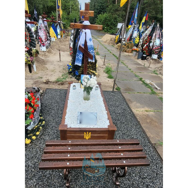 Надгробок дерев&rsquo;яний світлий горіх 180х75х35см 0123 фото