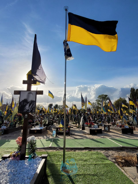 Флагшток із нержавіючої сталі 4 метри, під анкера. Розбірний. З системою підіймання прапору. Прапор України 140*90 см в подарунок! 1013 фото